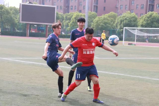 土媒：费内巴切在同时谈4-5名中卫