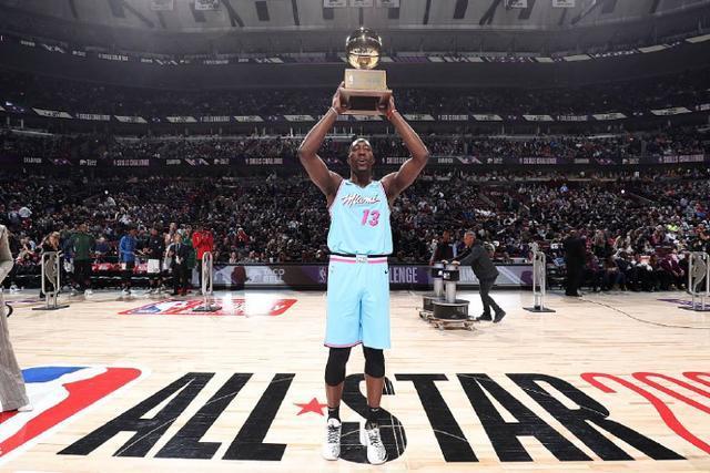 里尔考虑与31岁前巴萨中卫乌姆蒂蒂解约